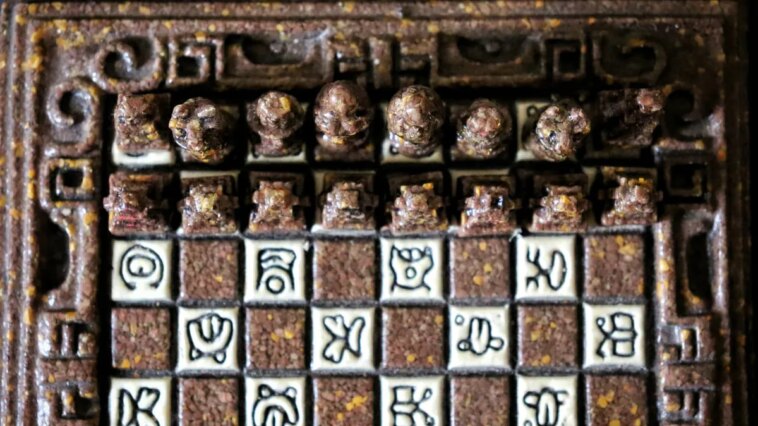 L'IA dévoile un jeu de société ancien resté mystérieux pendant 3.000 ans aux archéologues 1 La IA resolvió un juego de mesa antiguo que nadie había descifrado en 3.000 años: ha enseñado a los arqueólogos a jugarlo
