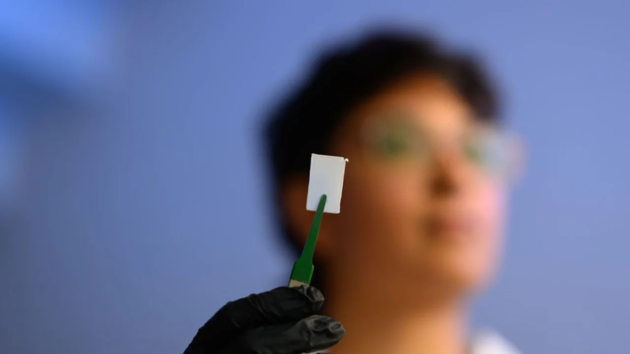 Le grand danger pour les astronautes sur Mars : les nanotubes du MIT en solution 2 Palak Patel montre un nanotube créé