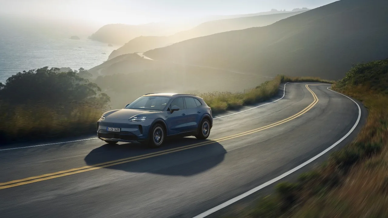 Le nouveau Porsche Cayenne S se recharge plus vite que certains smartphones et offre 650 km d'autonomie 2 Le nouveau Porsche Cayenne S Electric en une image promotionnelle