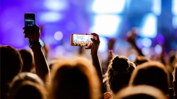 Le 'piège' du zoom numérique : pourquoi vos photos de concerts sont toujours floues