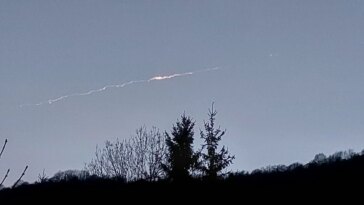 Une boule de feu traverse l'Europe : l'impact gâche la journée d'une famille allemande 28 Una bola de fuego cruza toda Europa: el lugar de impacto le ha arruinado el día a una familia alemana