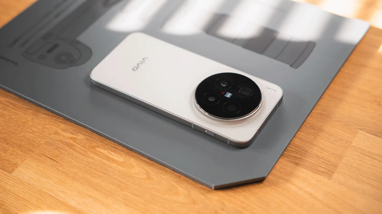 vivo X300 Pro sur la table