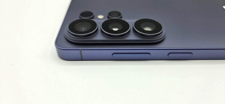 Mon premier Samsung Galaxy Ultra : Pas si intimidant que ça ! 4 Bien que peu pratique, l'île de la caméra a un aspect incroyable.