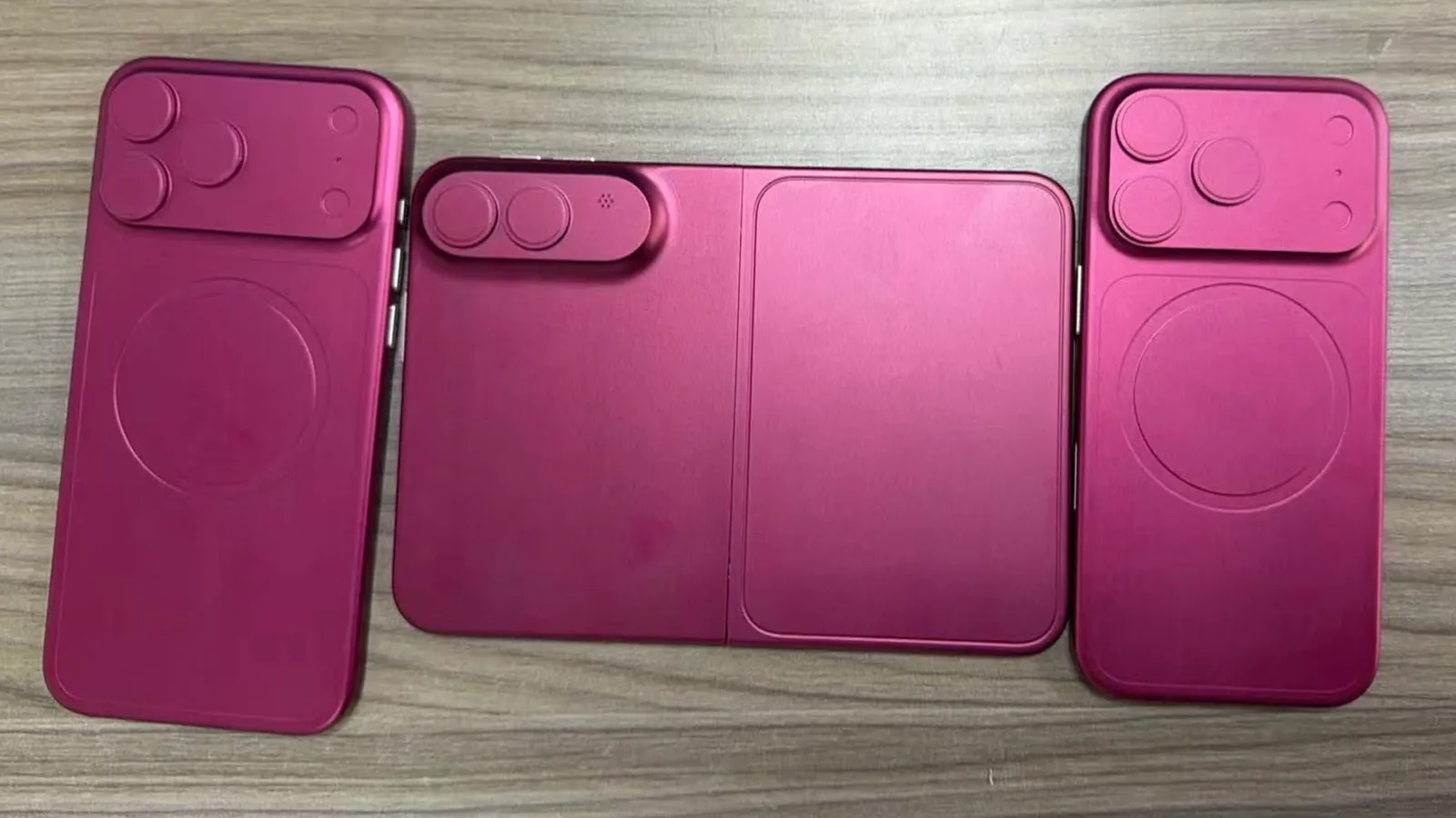 Le design du smartphone pliable d'Apple en fuite et confirme son prochain lancement 3 Maquettes iPhone Fold et iPhone 18 Pro