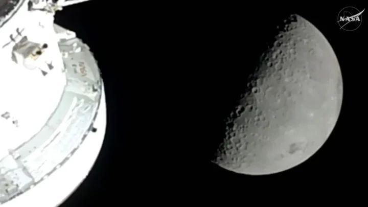 Artemis II est rentré triomphalement sur Terre 4 1775867742 433 Artemis II est rentre triomphalement chez lui
