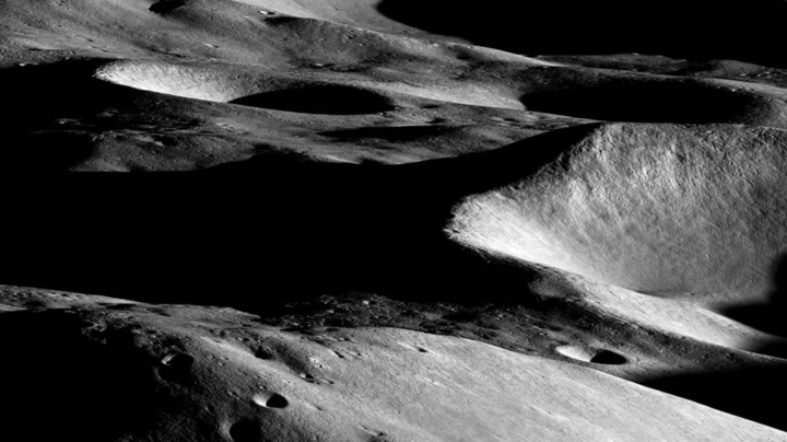Nous savions qu'il y avait de l'eau sur la Lune, mais c'était étrange de voir des cratères vides... Enfin, des réponses émergent 5 1775924943 50 Nous savions quil y avait de leau sur la Lune