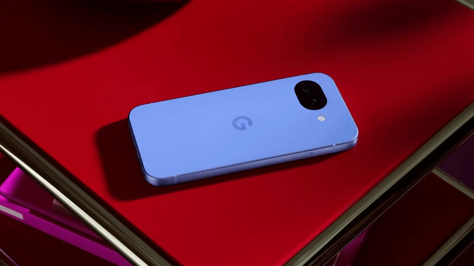 Google Pixel 10a : un écran très lumineux, une photo solide et 7 ans de mises à jour pour s’imposer sur le milieu de gamme 5 Google Pixel 10a sur une table