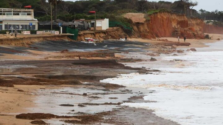 Saviez-vous qu'on extrait du sable de la mer pour agrandir les plages de l'Algarve ? 4 1776690882 706 Saviez vous quon extrait du sable de la mer pour agrandir