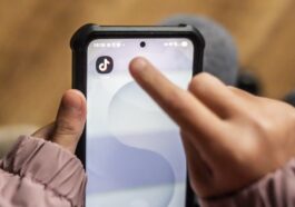 Quels pays restreignent l'accès des enfants aux réseaux sociaux et comment