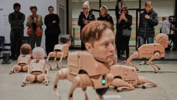 Des chiens robots avec des têtes de Musk et Zuckerberg errent dans une galerie pour une nouvelle exposition 18 Des chiens robots avec des têtes de Musk et Zuckerberg errent dans une galerie pour une nouvelle exposition