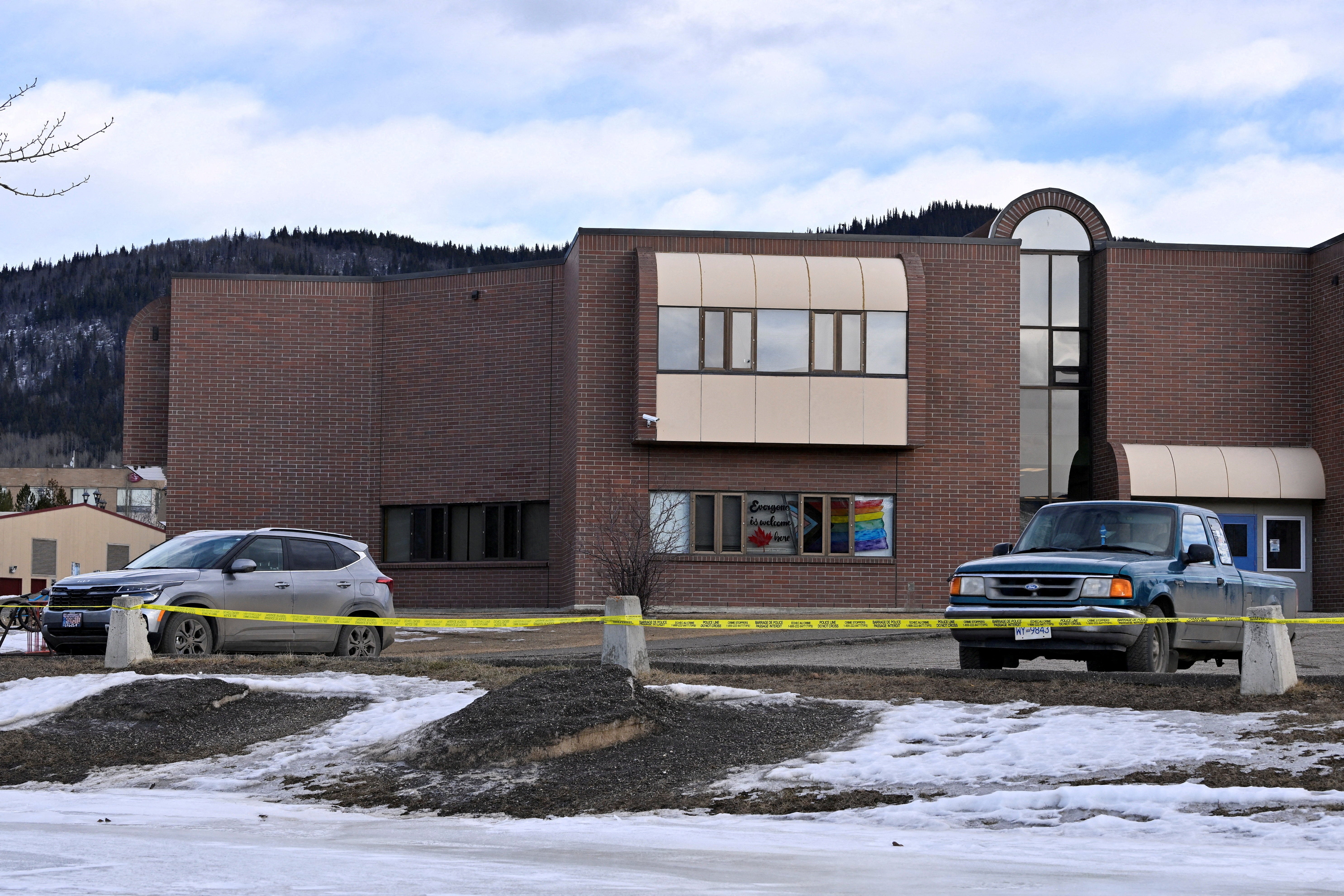 OpenAI et Sam Altman poursuivis après que ChatGPT ait été lié à une fusillade de masse 5 The plaintiffs include relatives of those killed at the school and a 12-year-old girl who survived after being shot three times at the school, shown here, but remains in intensive care.