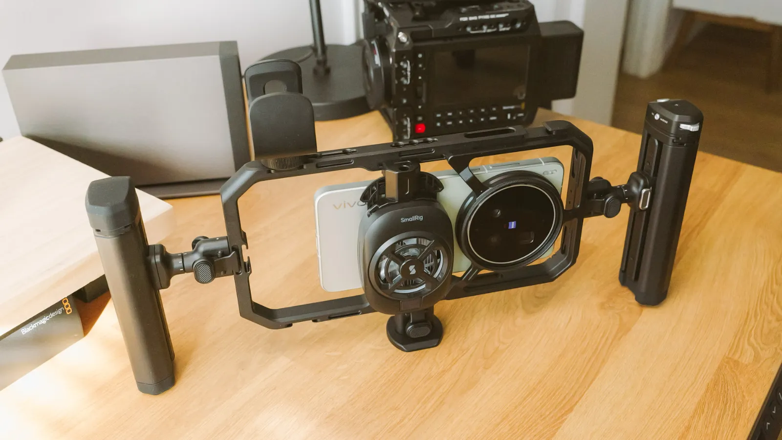Ce n'est pas ton portable, c'est toi : tu filmes mal depuis des années, mais il y a une solution 2 Accesoires pour filmer avec le Vivo X300 Ultra