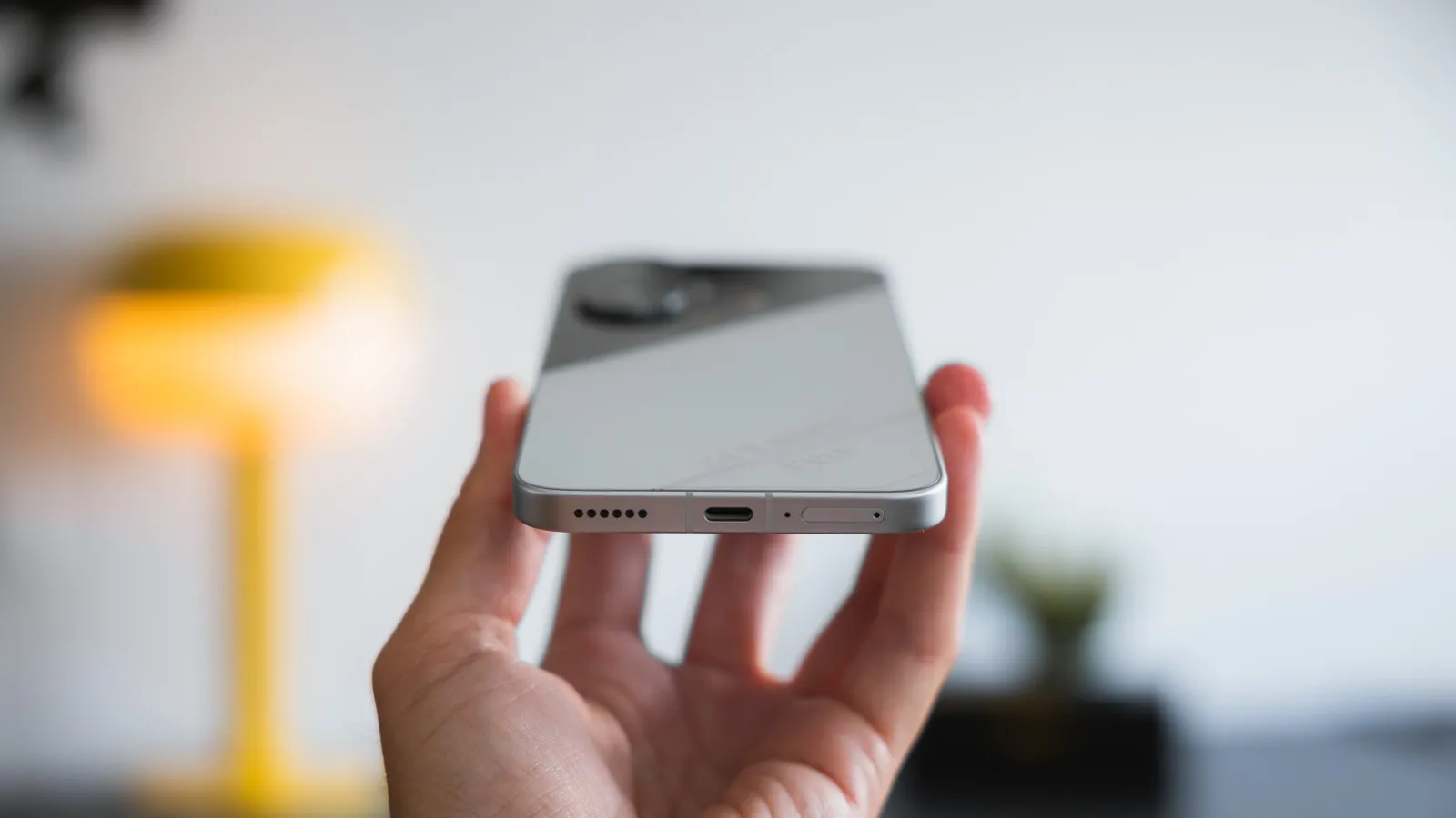 L'été approche, la période la plus dangereuse pour votre smartphone 4 conseils essentiels pour les mois de soleil 3 Les différentes ouvertures et ports d'un smartphone POCO F7
