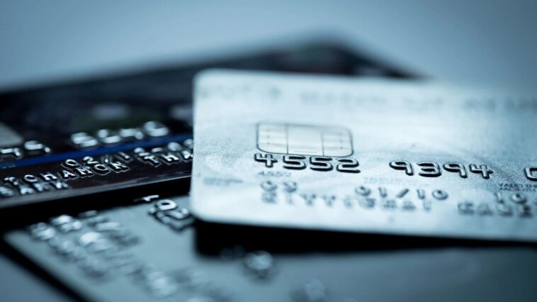 Marché noir des cartes bancaires : comment les fraudeurs sélectionnent leurs fournisseurs et évitent les arnaques 1 Dans les coulisses d'un guide clandestin : comment les acteurs malveillants évaluent les boutiques de cartes de crédit volées