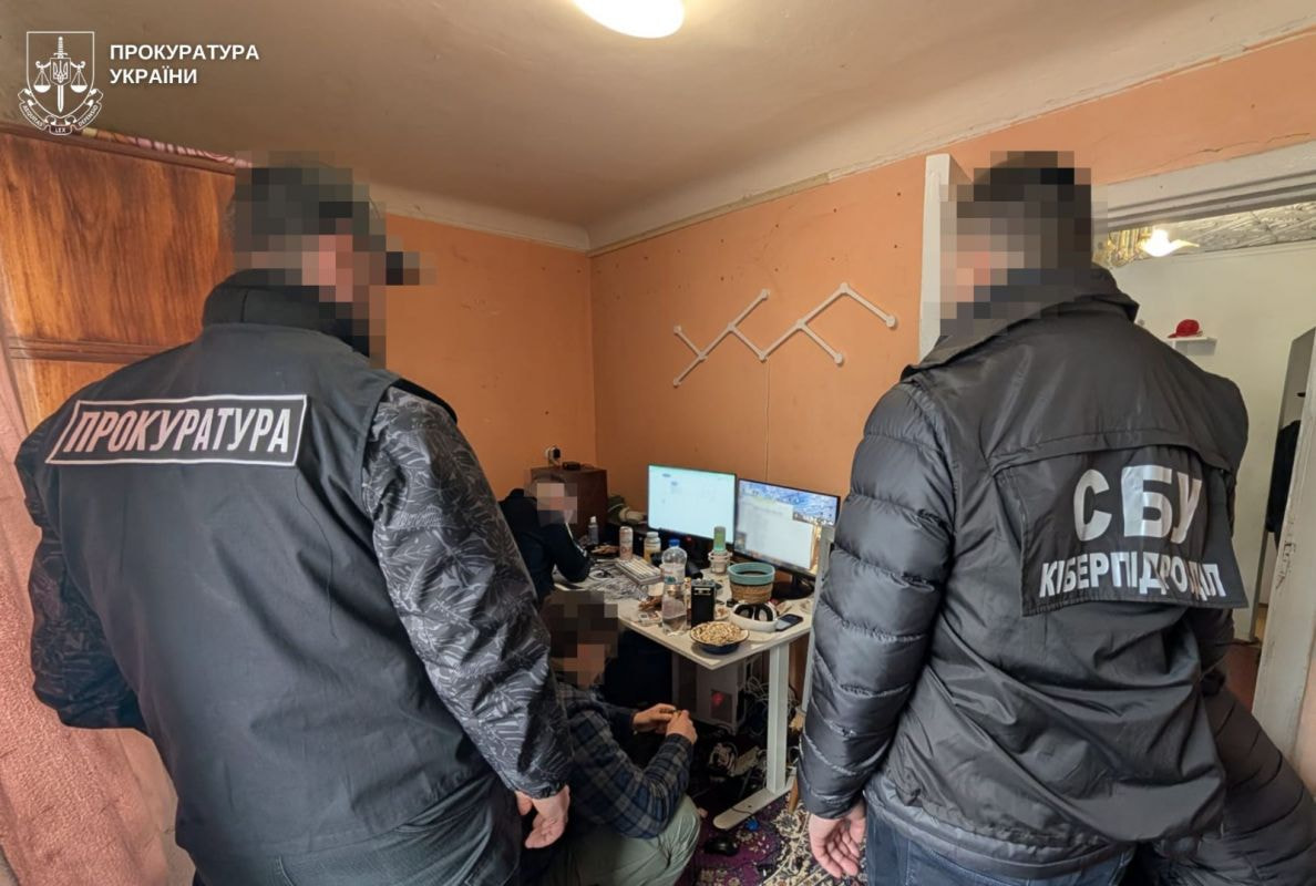Des hackers arrêtés pour avoir détourné et vendu 610 000 comptes Roblox 2 Image from the police operation