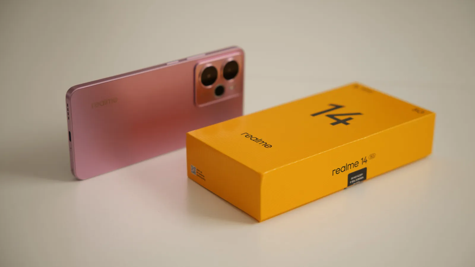 Le smartphone puissant avec écran OLED, batterie de 6000 mAh et processeur Snapdragon que vous pouvez acheter pour seulement 205 euros 2 realme 14 5G avec sa boîte