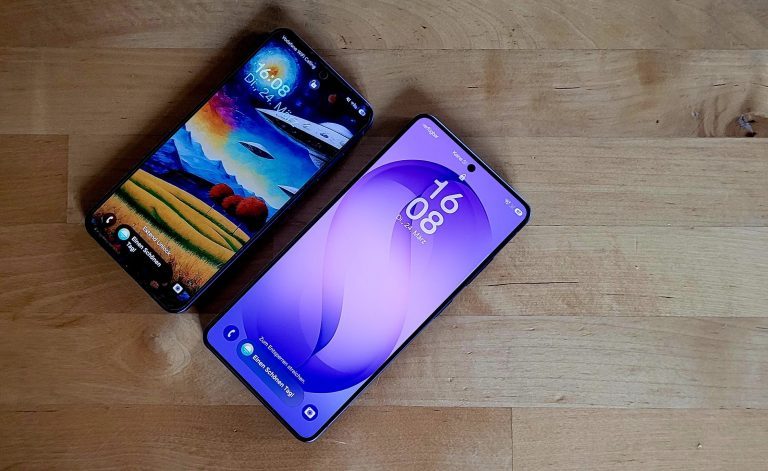 Mon premier Samsung Galaxy Ultra : Pas si intimidant que ça ! 2 À gauche le S25, à droite le S26 Ultra. Les différences de taille ne sont pas si importantes.