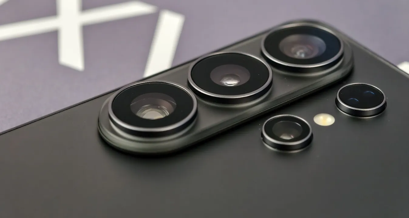 Samsung doit-il s'allier avec une marque de caméras professionnelles pour les prochains Galaxy S27 ? 2 Cámaras del Samsung Galaxy S26 Ultra