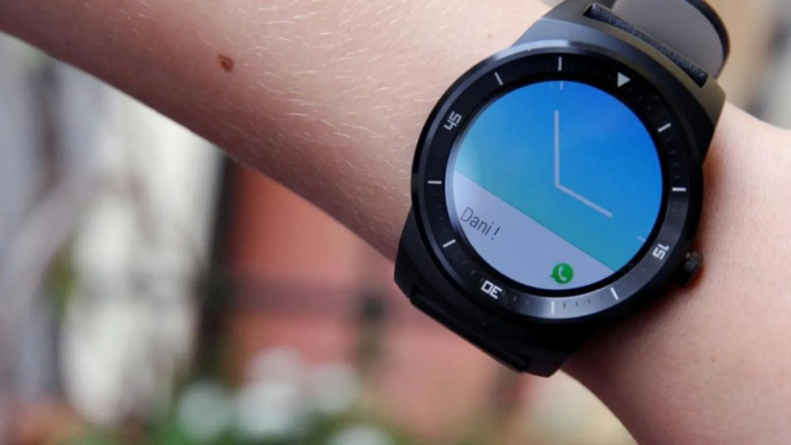 Votre vieille montre connectée est une bombe à retardement. La laisser dans le tiroir est un danger