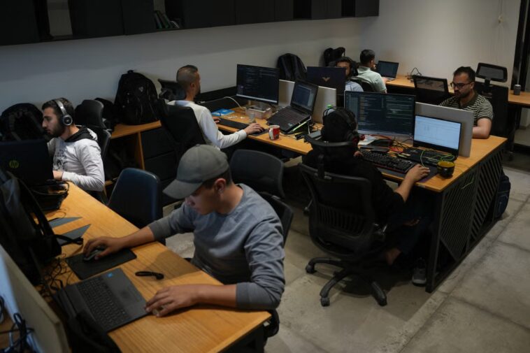 Les travailleurs numériques de Gaza freelancent pendant les coupures d'électricité 1 Les travailleurs numériques de Gaza freelancent pendant les coupures d'électricité