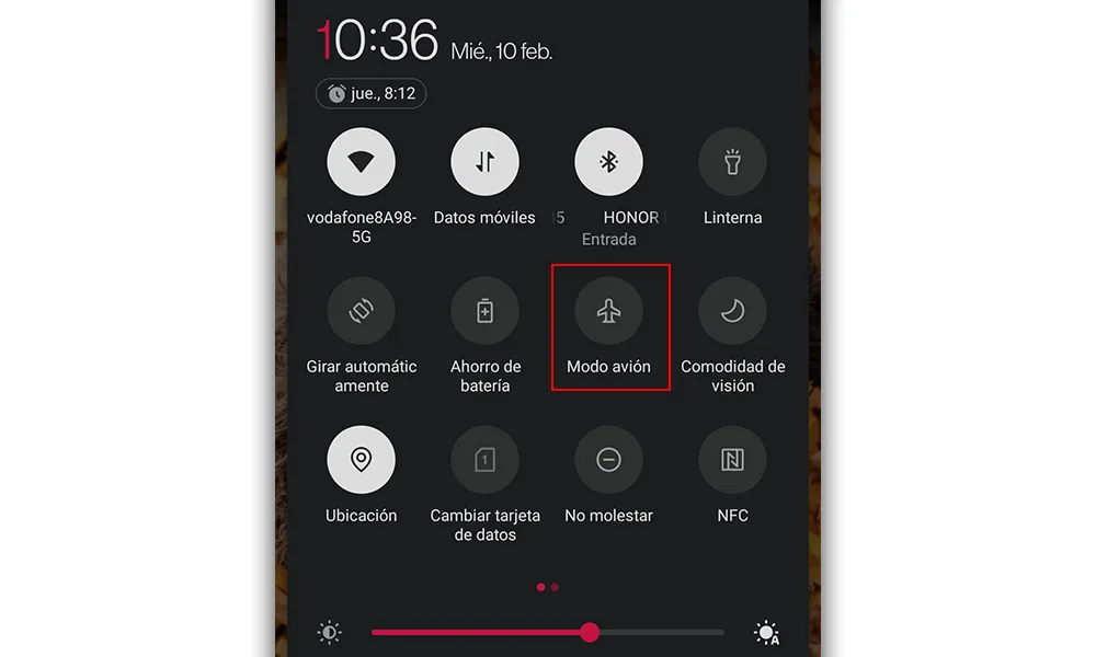 Pourquoi le message "Téléphone hors service" apparaît-il et nos solutions 5 Capture d'écran du panneau d'accès rapide d'un téléphone avec Mode avion