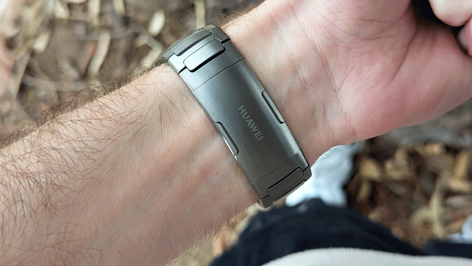 Découvrez quelle sangle choisir pour votre bracelet ou montre connectée selon votre type de peau 5 Courroie métallique gravée Huawei Watch 5