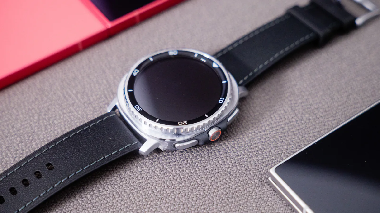Meilleures montres connectées pour le travail élégantes et dotées de nombreuses fonctions de productivité 4 Design du Samsung Galaxy Watch8 Classic
