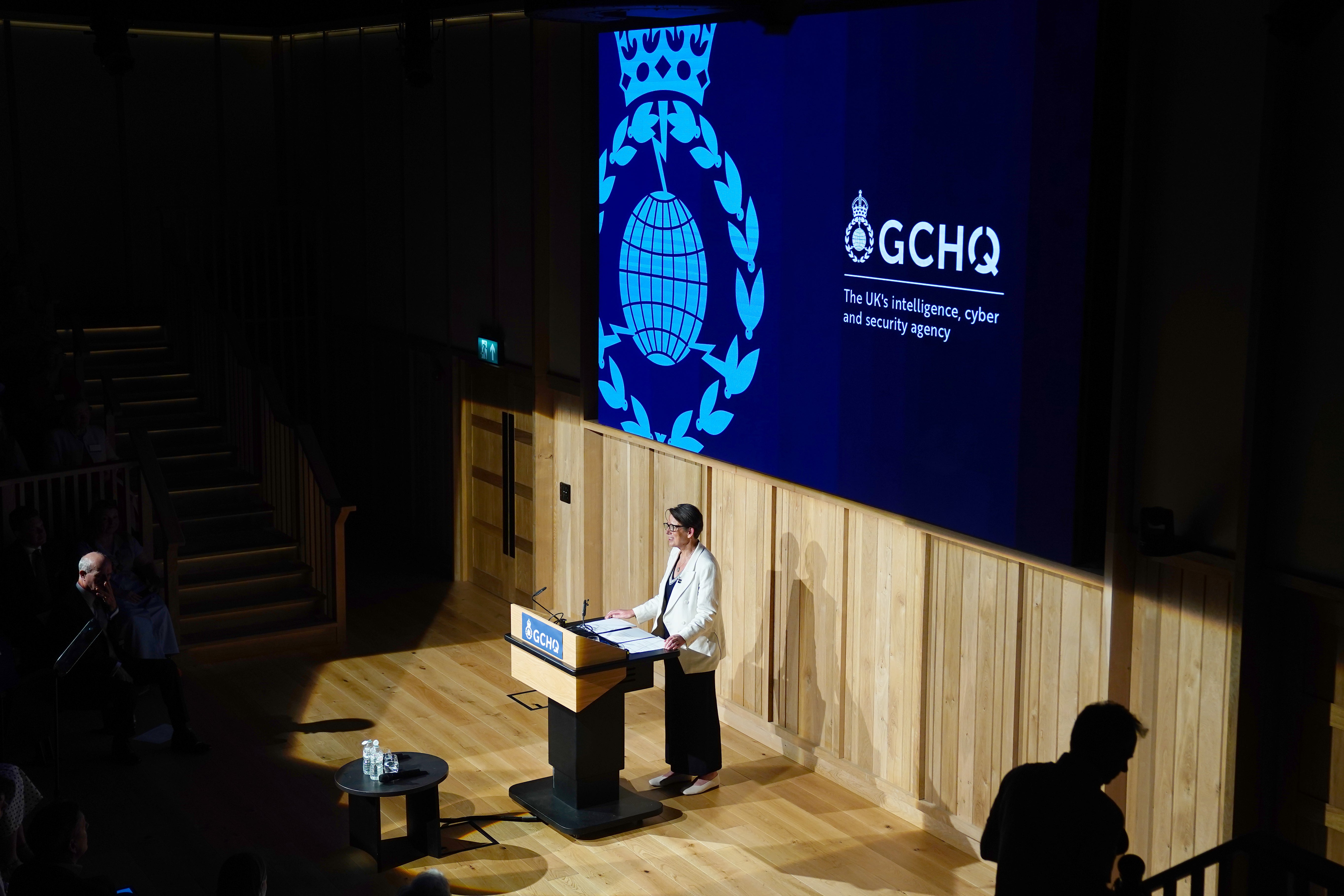 GCHQ établit les plans pour un système national de cyberdéfense par IA, une première mondiale 3 Anne Keast-Butler a exhorté le public à prendre des mesures pour améliorer la sécurité cybernétique (Jacob King/PA)