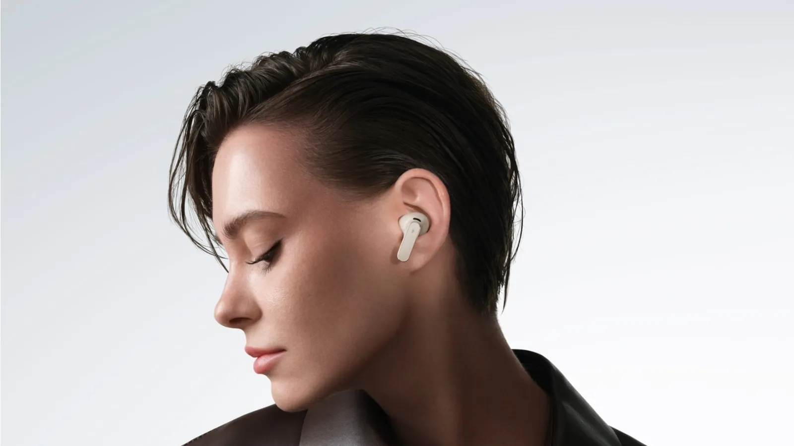 5 casques audio étanches parfaits pour la plage ou la piscine cet été 5 HUAWEI FreeBuds Pro 5 portés