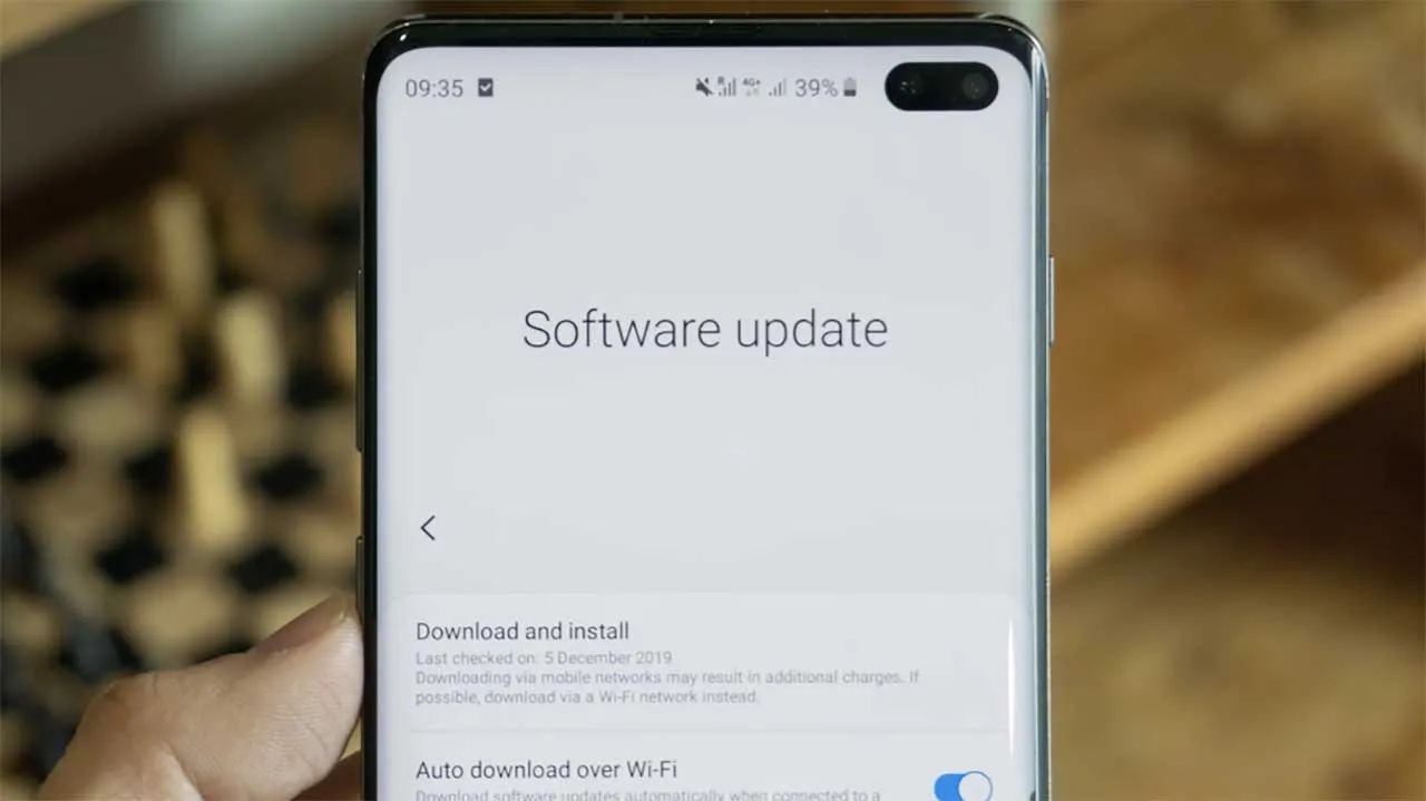 Processus de mise à jour sur un smartphone Samsung