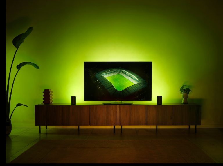 Éclairage connecté pour la Coupe du Monde : Philips Hue et WiZ célèbrent les buts, équipes et cartons en lumière live 2 Ambiance de stade reproduite avec Sports Live. (Photo : Signify)