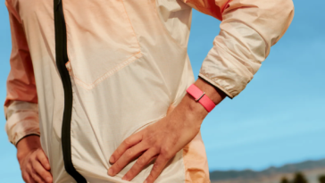 La nouvelle Google Fitbit Air reproduit-elle les notifications du smartphone ou ne vibre-t-elle même pas ?