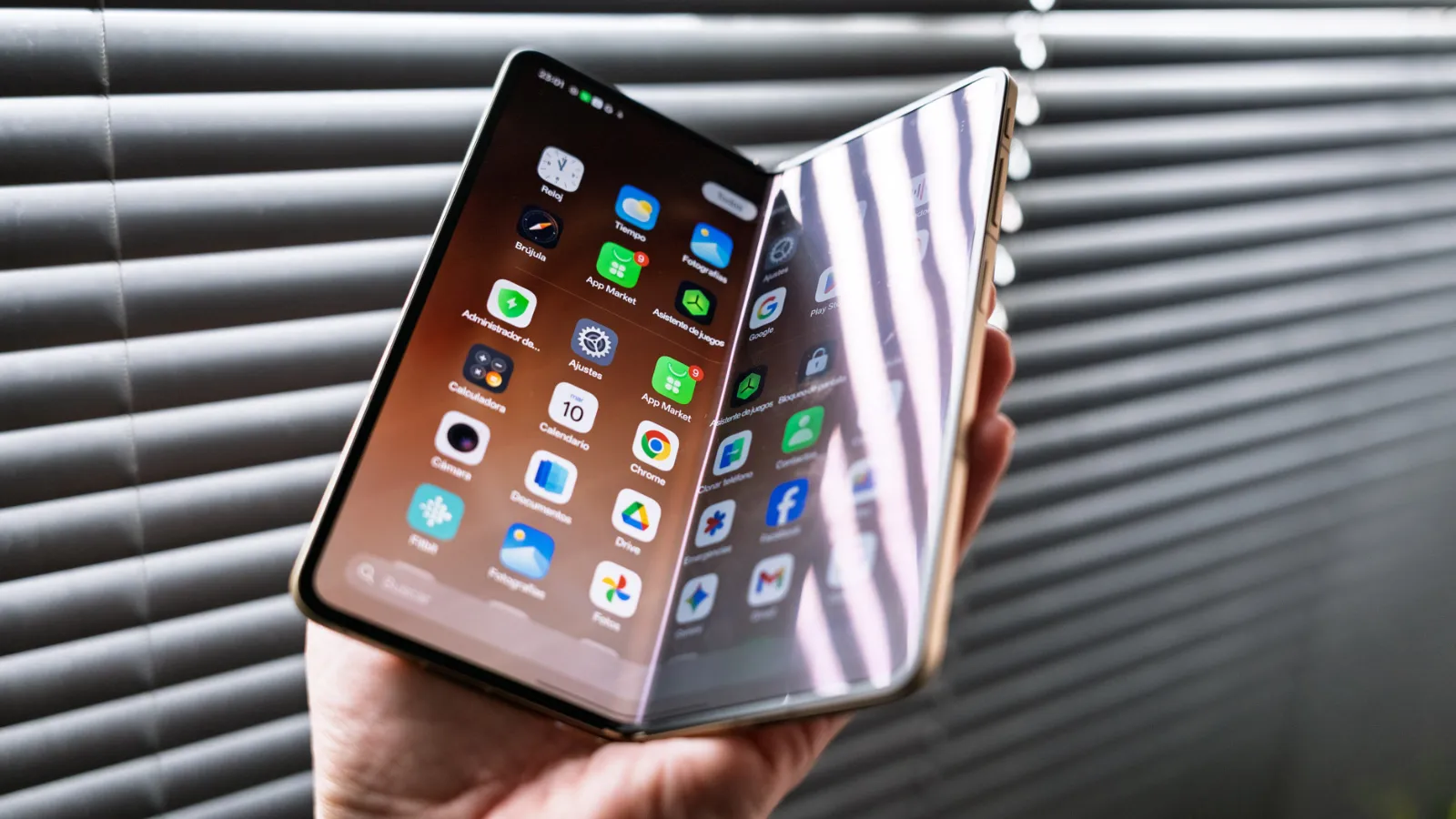 Le mode sombre du téléphone nuit à vos yeux et à votre batterie 3 Conception de l'écran de l'OPPO Find N6