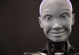 Les travailleurs forment l'IA et les robots à les remplacer. Ça pourrait mal finir