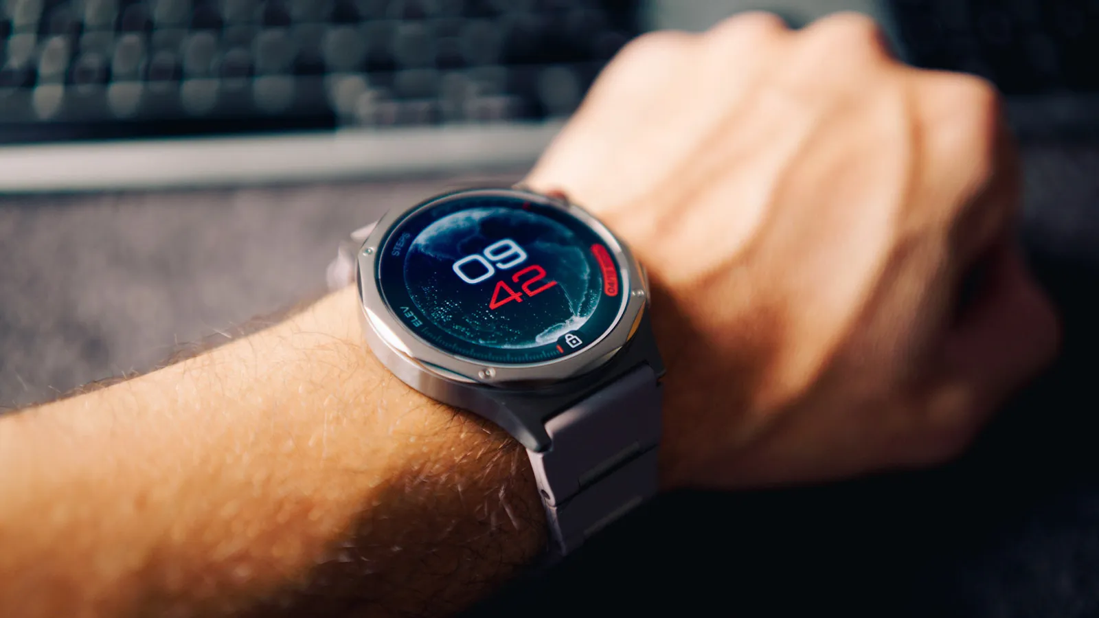 OPPO Watch X3 en la muñeca
