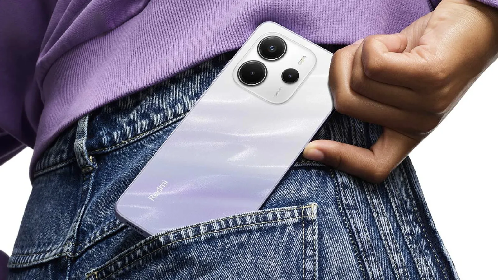 Pourquoi le Redmi Note 14 continue-t-il à s'écouler comme des petits pains deux ans après son lancement Nos experts ont la réponse 2 Un Redmi Note 14 dans une poche de pantalon