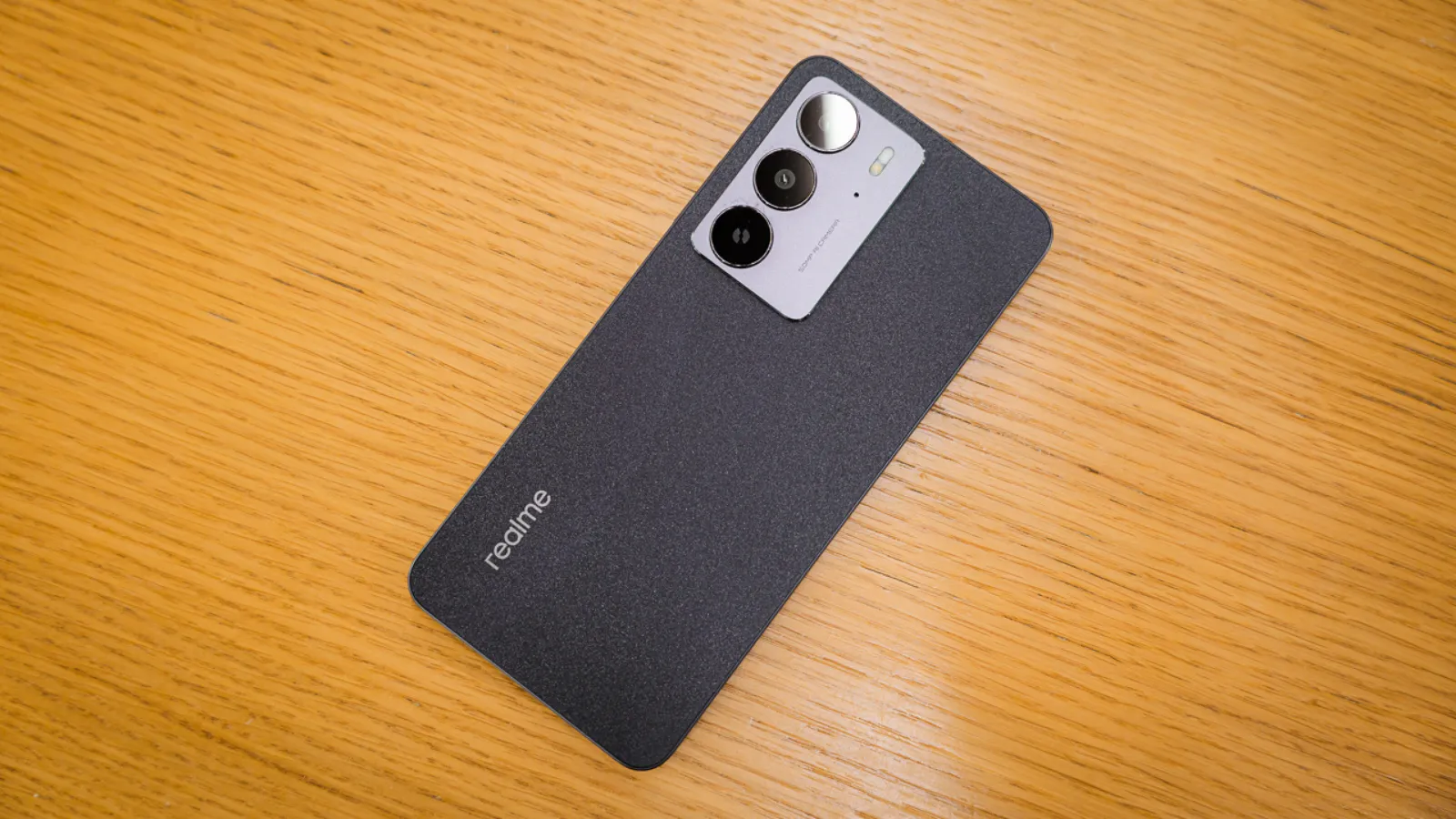 Mobiles tout-terrain qui n'en ont pas l'air élégants et résistants aux chocs 3 Le Realme C75, un smartphone durable au design soigné