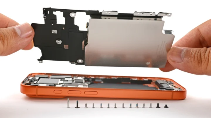 Illustration des composants internes d'un iPhone