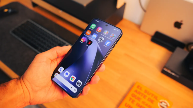Regarder son écran en plein soleil le grand problème des téléphones en été a une solution 1 Regarder son écran en plein soleil le grand problème des téléphones en été a une solution