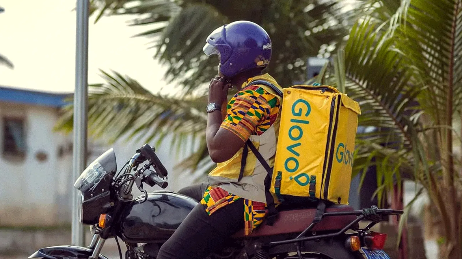 Pourquoi le livreur de Glovo ou Uber Eats reste t il immobile sur la carte 2 Travailleur de Glovo sur une moto