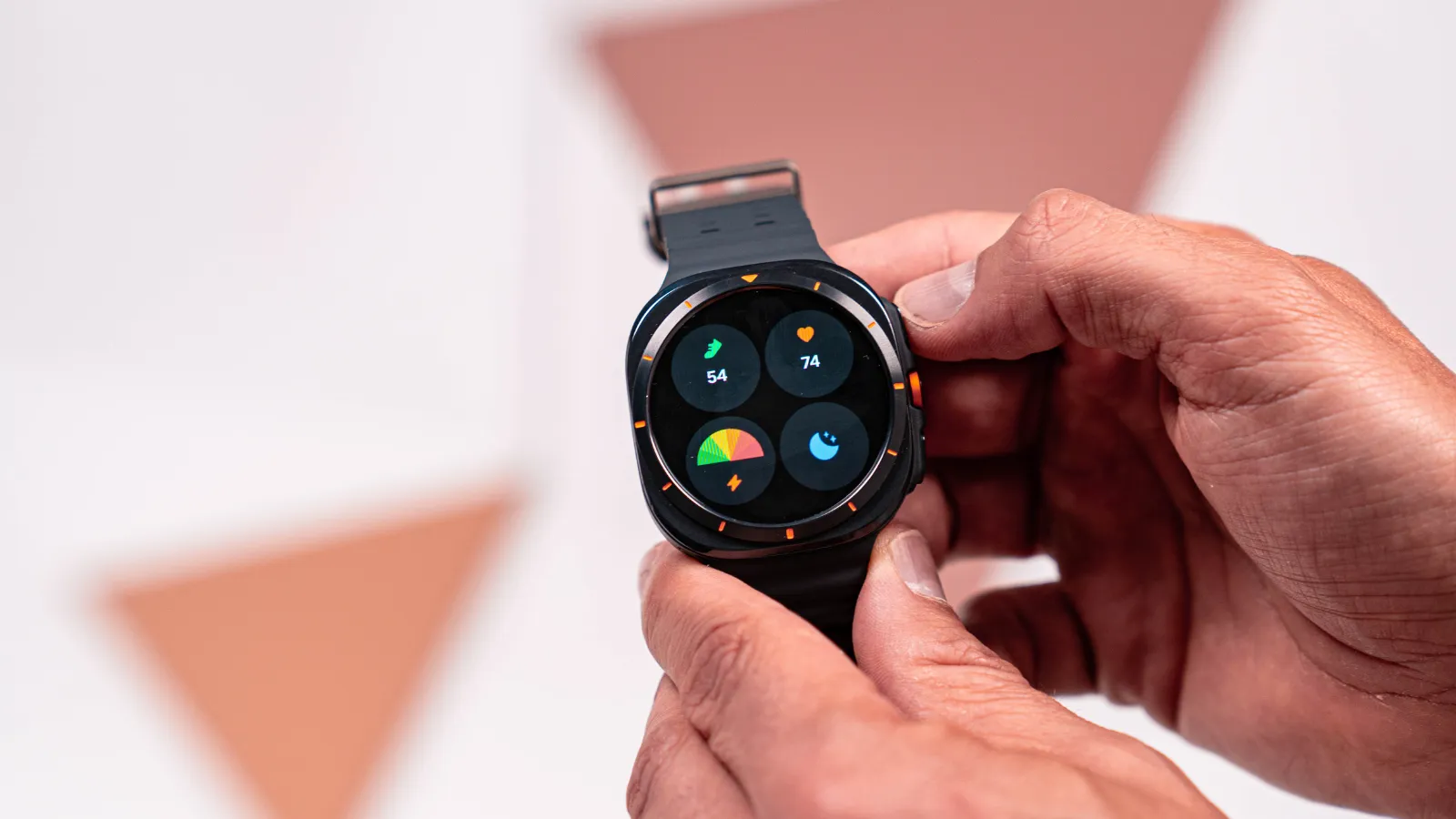 Montre Samsung Galaxy Watch Ultra utilisée lors d'une activité sportive