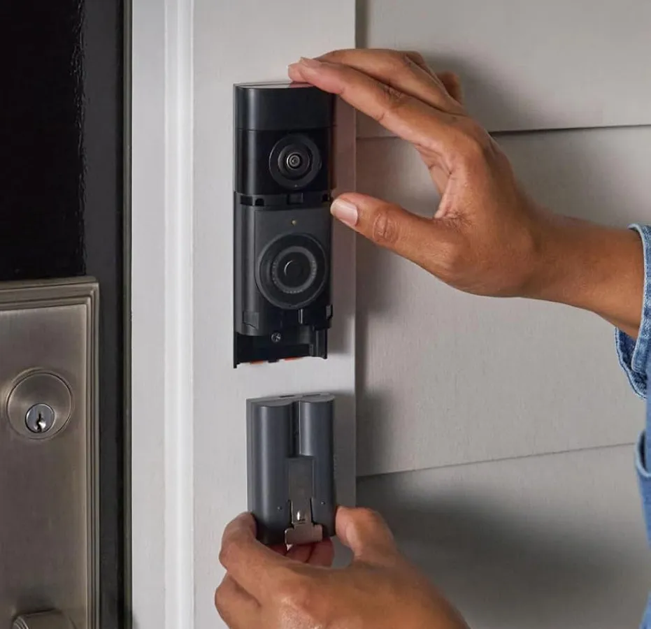 Timbres intelligents pour voir qui sonne à la porte depuis son téléphone portable 5 Sonnette Ring Vidéosonnette Plus avec sa batterie amovible