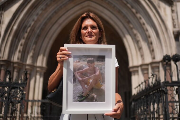 La mère de Jools Sweeney espère que la nouvelle enquête sur la mort de son fils sera un « tournant » 1 La mère de Jools Sweeney espère que la nouvelle enquête sur la mort de son fils sera un « tournant »
