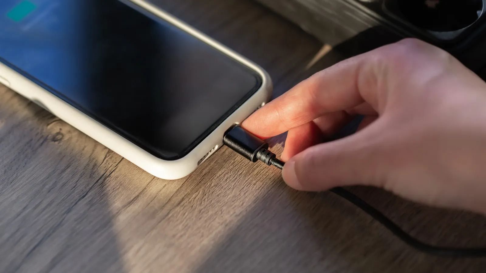Ce n'est pas la faute de votre chargeur : voici pourquoi votre téléphone chauffe après la dernière mise à jour