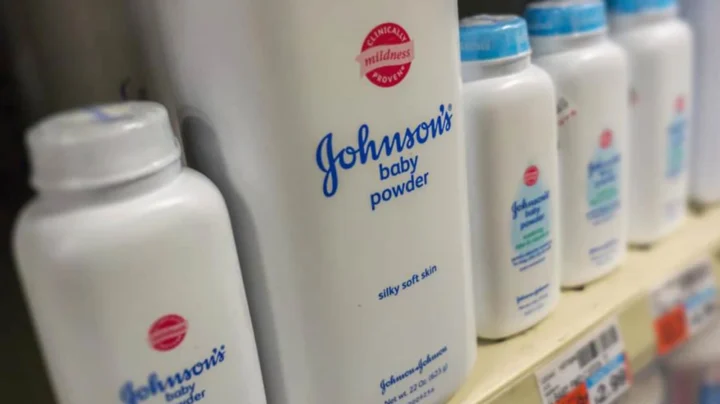 1785267790 359 Johnson Johnson paga 55 mil milhoes para encerrar acoes