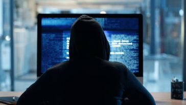Attaques par canaux auxiliaires : comment les ordinateurs divulguent des secrets sans être piratés