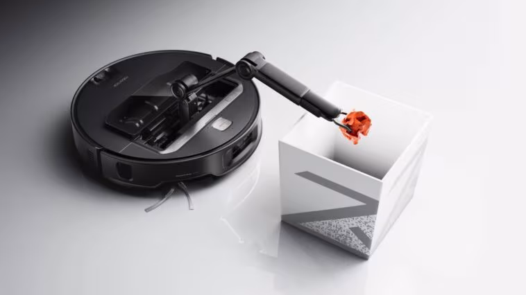Débarrasser la table devient un jeu d’enfant avec Roborock Saros Z70 2 Der Gegenstände wegräumt: Roborock Saros Z70