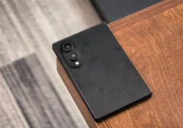 Le Galaxy Z Fold 8 (Wide) révélé en noir dans une nouvelle fuite d’un modèle factice 71 Le Galaxy Z Fold 8 (Wide) révélé en noir dans une nouvelle fuite d’un modèle factice