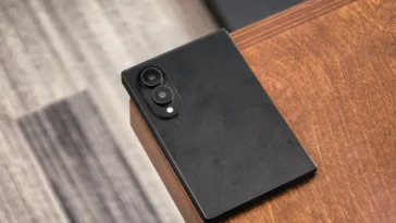 Le Galaxy Z Fold 8 (Wide) révélé en noir dans une nouvelle fuite d’un modèle factice 15 Le Galaxy Z Fold 8 (Wide) révélé en noir dans une nouvelle fuite d’un modèle factice