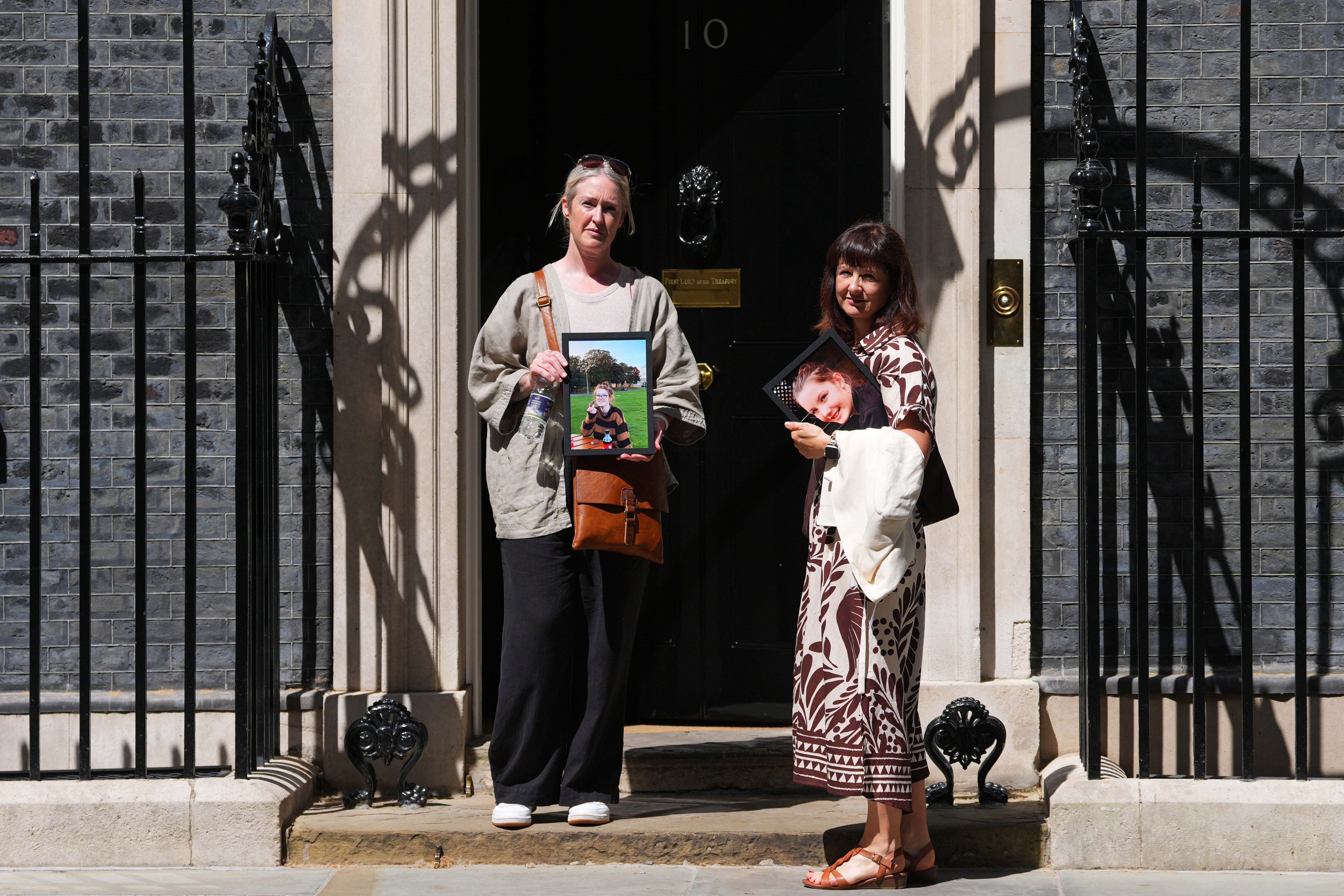 Les pays prêts à suivre la France dans l'interdiction des réseaux sociaux pour les enfants 2 Des parents endeuillés rencontrent le Premier ministre britannique au 10 Downing Street le 26 mai 2026 pour discuter du rôle des réseaux sociaux dans la mort de leurs enfants